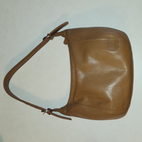 Aurielle leather shoulder bag in good pre-owned condition - Picture 2 of 11